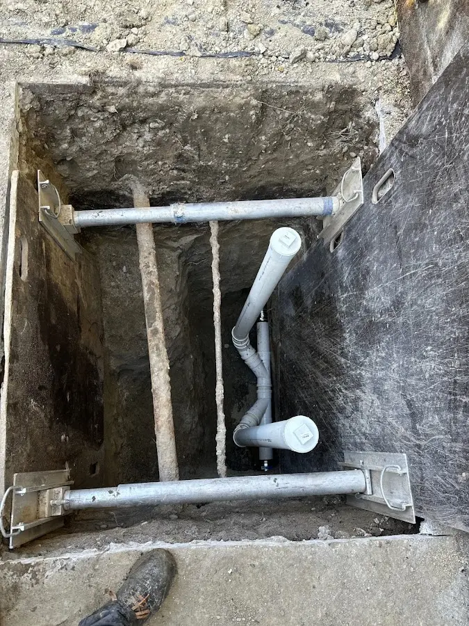 Experienced plumber completing Drain Cleaning work in Big Coppitt Key